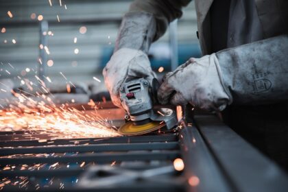 Cómo elegir los guantes de protección adecuados para cada tarea