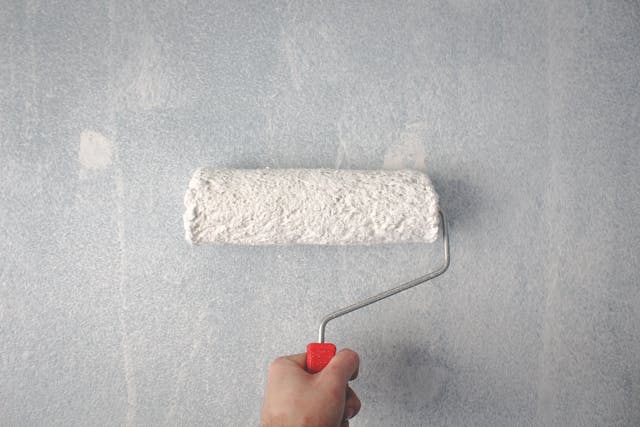 Materiales esenciales para pintar paredes como un profesional